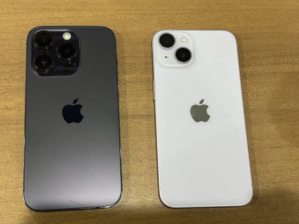 iPhone 14 ProとiPhone 14の背面